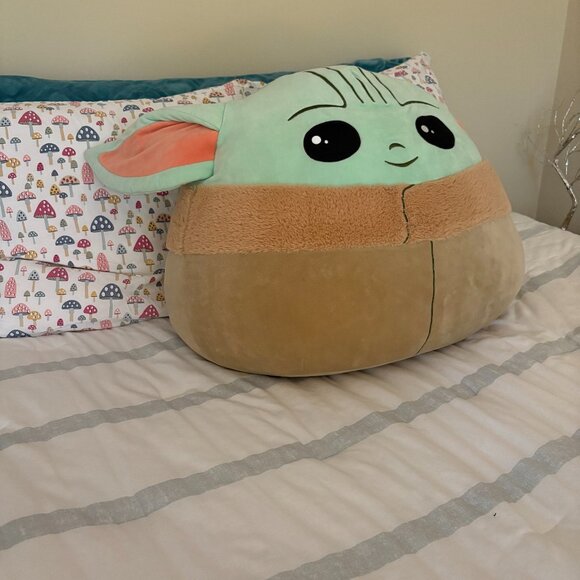 Jumbo Baby Yoda Squishmallow - Picture 1 of 4